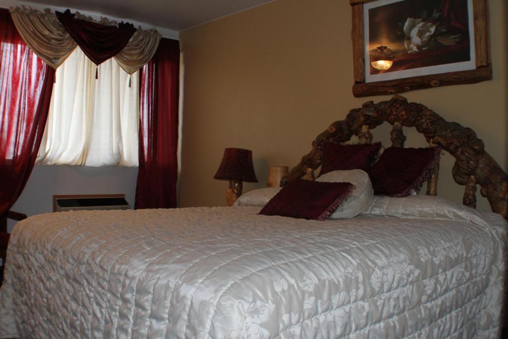 Buffalo Bill's Antlers Motel *